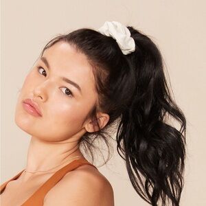 FREE with any purchase Girlfriend Collective Cream Hair Scrunchie Ivory EUC